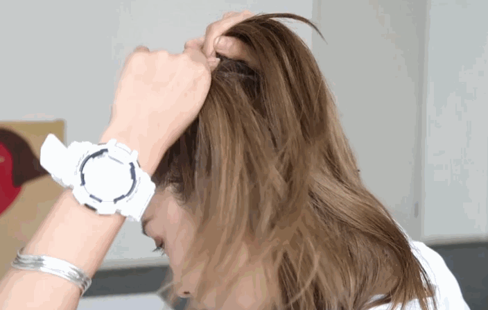 不说了,我去做头发了!