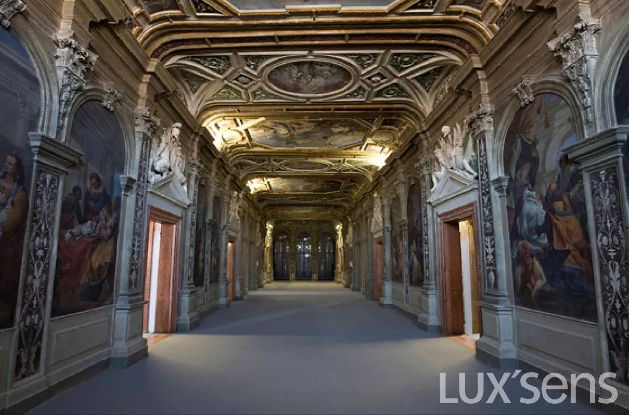 探索| 除了时尚界,prada还玩过动漫搞过建筑拍过电影.