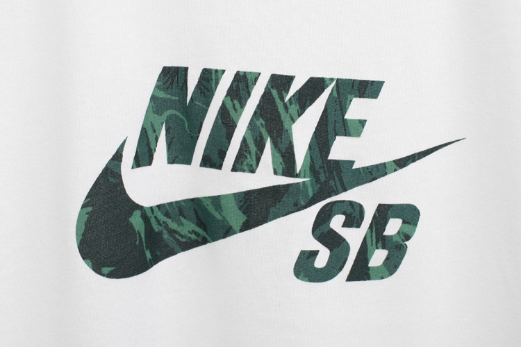 当我再一次看到鞋舌上的logo 我又出戏了 nike爸爸,我不允许你这样