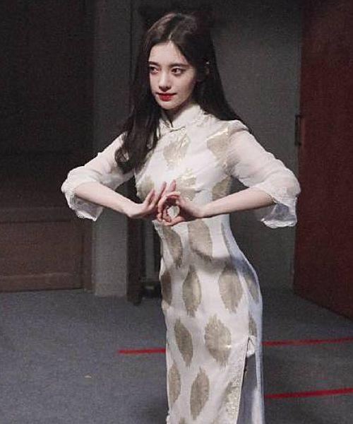 鞠婧祎因太瘦拒绝穿旗袍被造型师强烈要求后才知啥叫清丽佳人