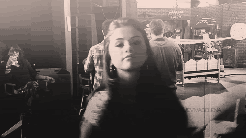 2011.《when the sun goes down》78,000 2013.