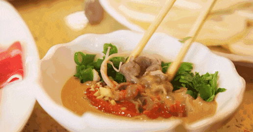 为什么电影里黑帮吃饭的场面都是在吃火锅,各种火锅?