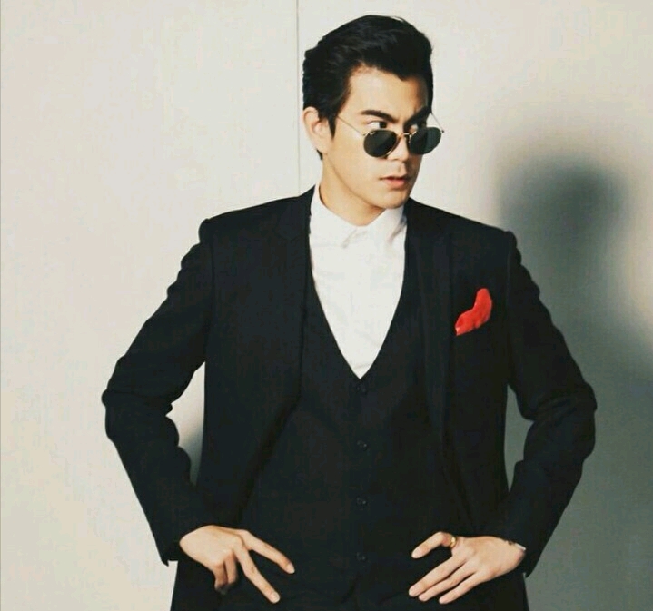 最好看的男头像排名 288f10643d5f17d9411864cd769a4107bd6b467a.jpg