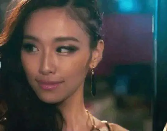 韩国情感电影《伙伴的秘密》讲述妻子发现丈夫的秘密后的故事