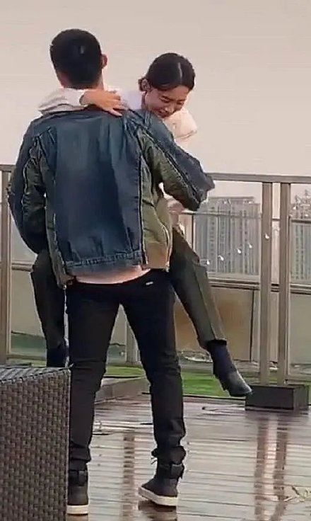 最新剧照流出如懿传美妃李沁开腿夹他腰上引发网友热议