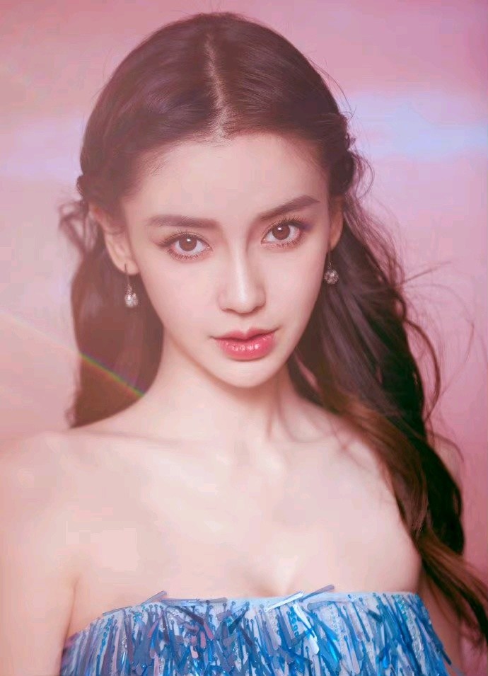 图片来源@杨颖,仅用于个人欣赏. 杨颖蓝色梦幻纱裙,来自海洋的美女.