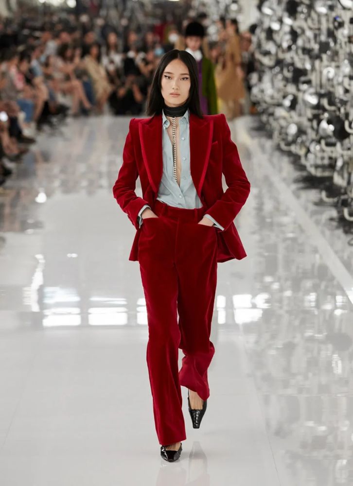 100岁了这场上海大秀有多精彩歌手叶莺带你一起去看2021gucci上海大秀