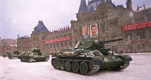 1941红场阅兵的t-34 1941型