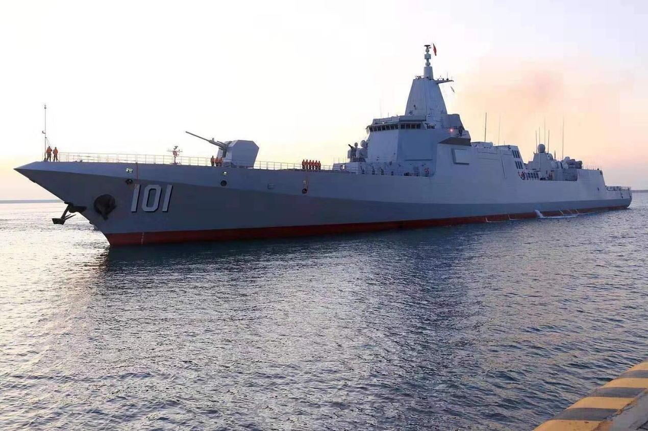 中国的055型驱逐舰成功上榜,并与美国提康德罗加级巡洋舰