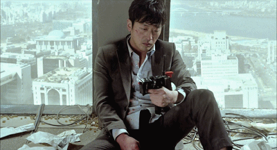 除了河正宇的精湛演技外,《恐怖直播》另一个成功的地方在于其有大量