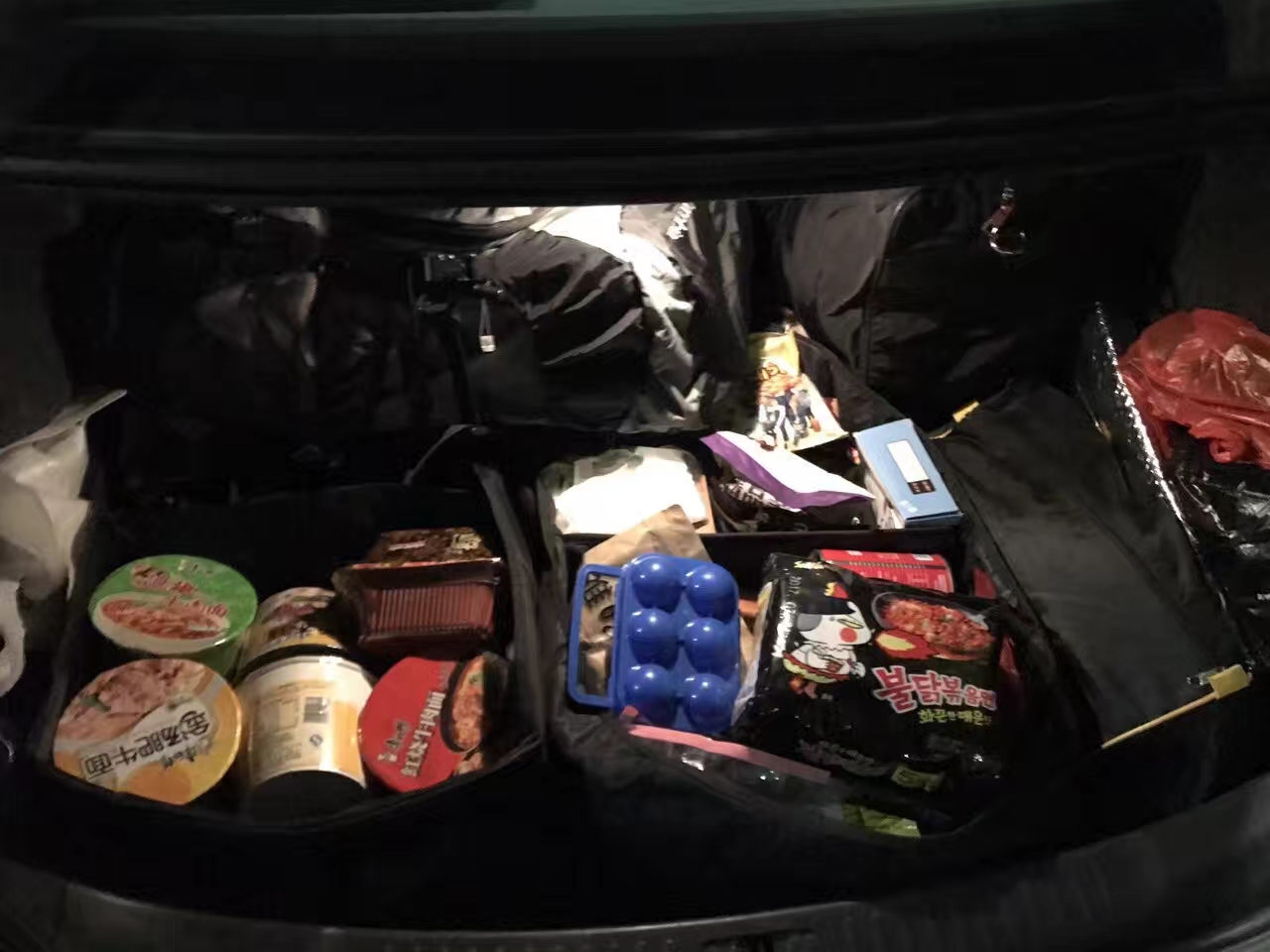 小伙不浪费春节假期,打包行李说走就走的旅行,自驾游彩云之南!