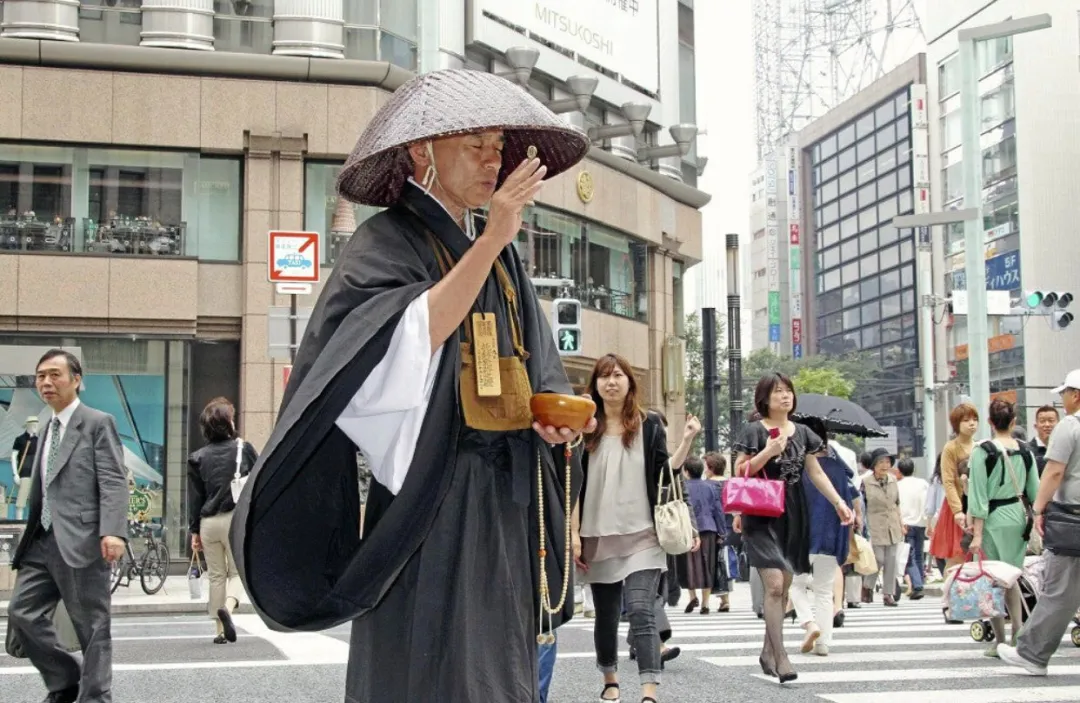 为灾民祈福10年的和尚去世曾在东京银座托钵引发日本1亿人悼念网友请