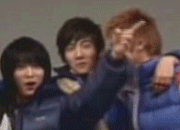 郑允浩你动手就动手,动嘴干什么?……那个,茶茶啊,你的表情又亮了哎