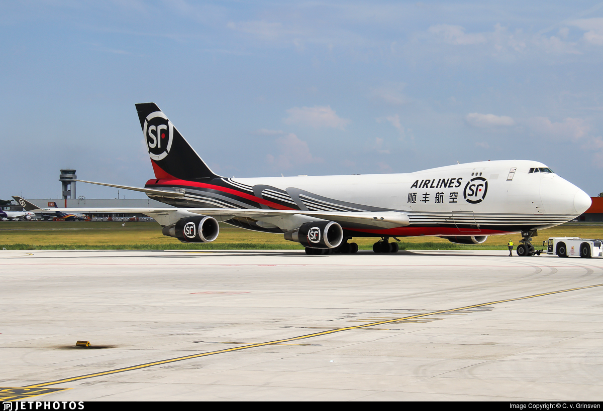 顺丰航空波音747-400f b-2423