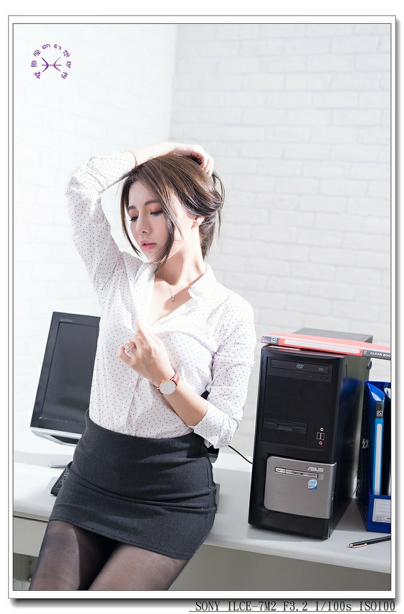 女神专题15:[台湾网红美女] 周盈欣dora—办公室黑丝小秘书