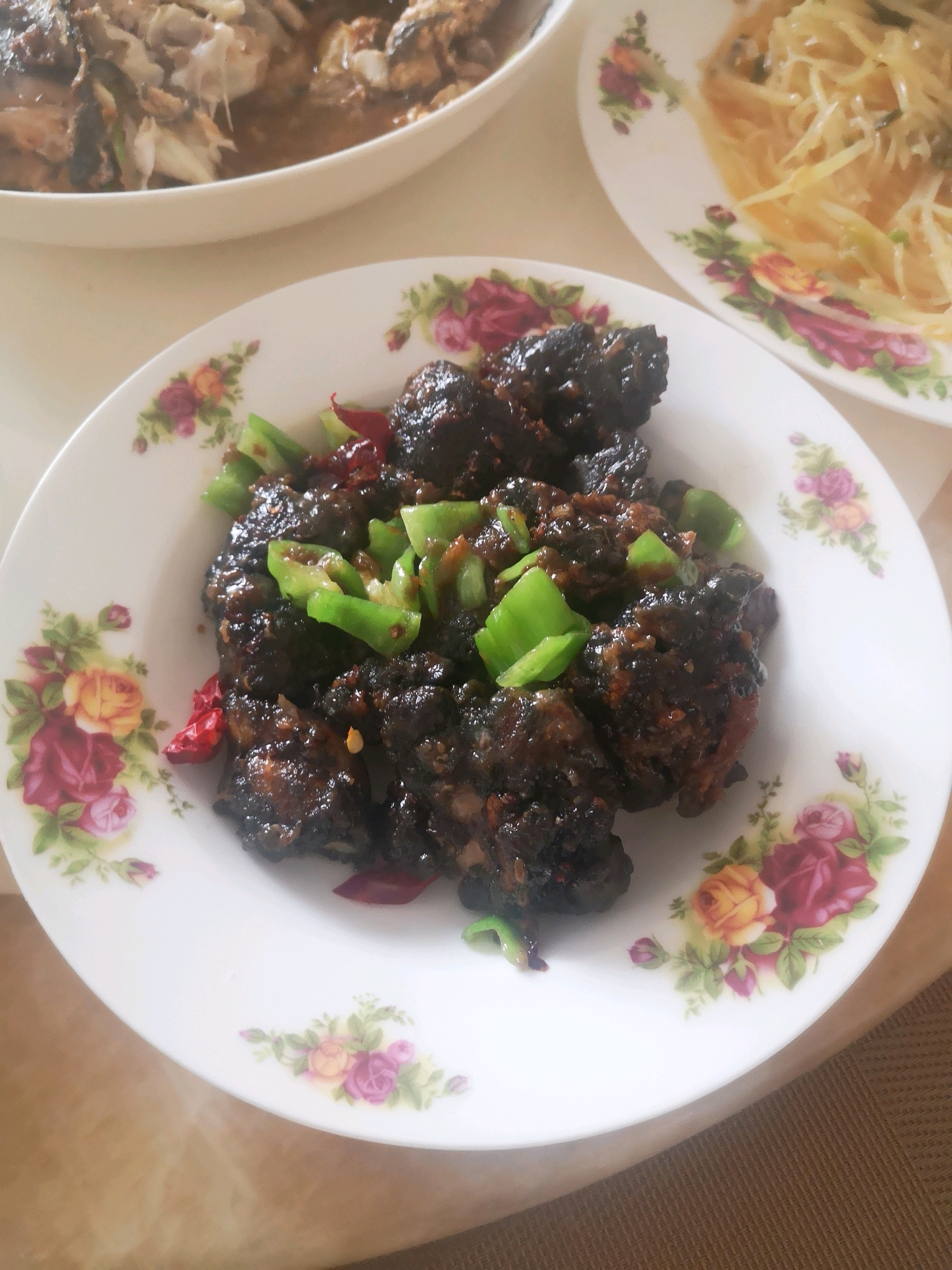 大厨诺米烧焦的食物
