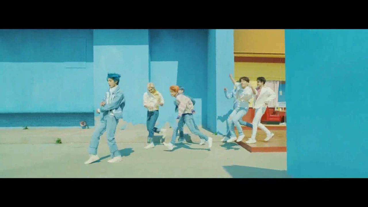 【防弹少年团】《boy with luv》mv色彩解析