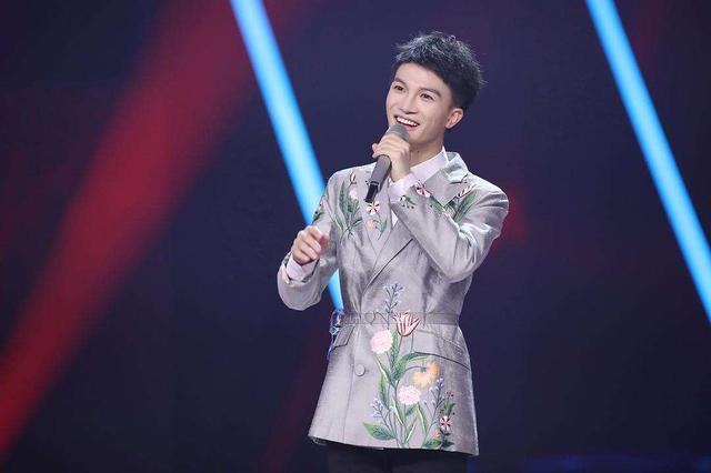 2017年,周深发行了新专辑《深的深》,由尹约担纲专辑制作人,钱雷主创