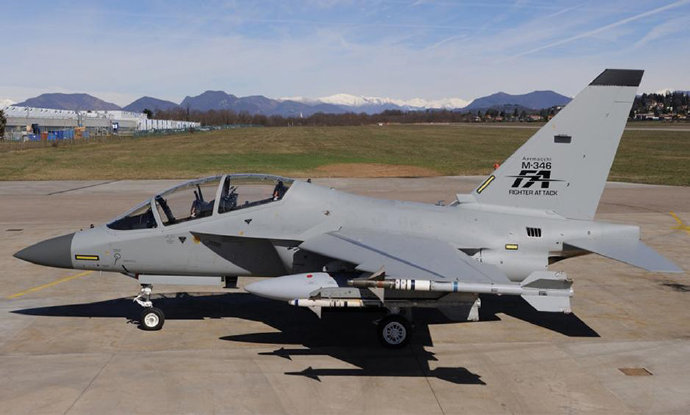 m-346的教练机版本目前正在意大利,新加坡,以色列和波兰的空军中