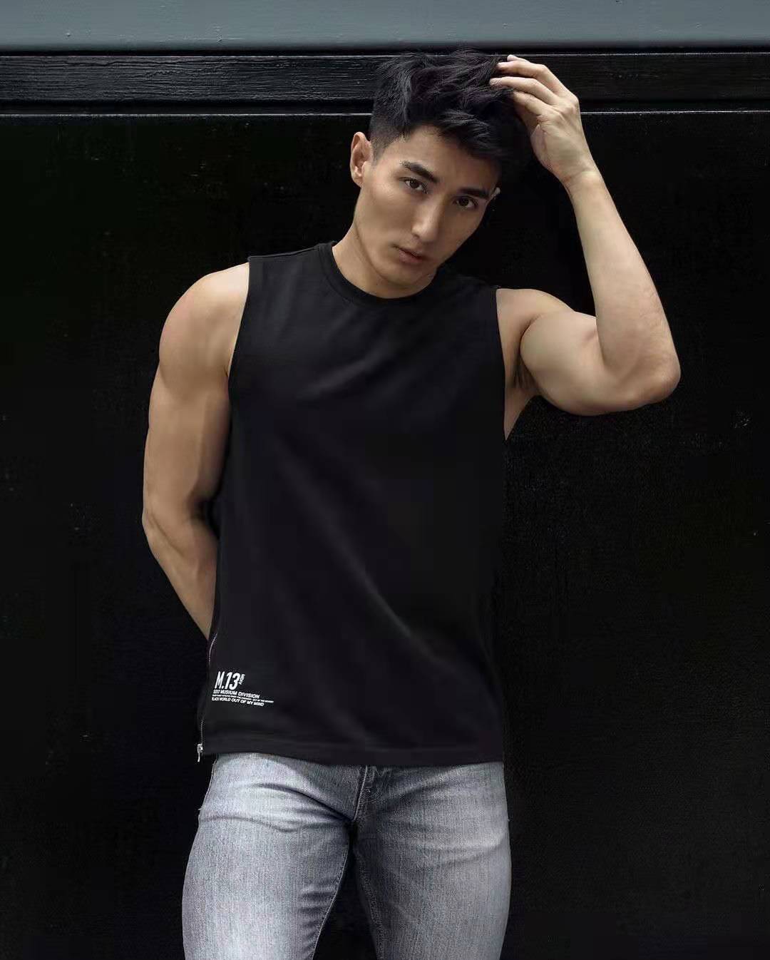 网红肌肉男模靠什么征服你?质感腹肌,还是性感人鱼线?