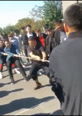 搞笑gif图片精选(时尚这种事是我们平凡人永远搞不懂的)