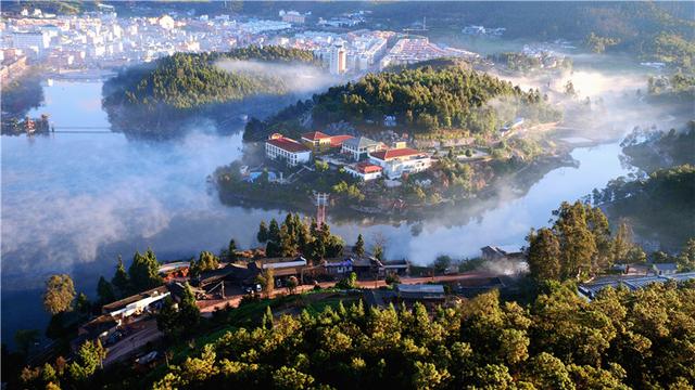 双柏查姆湖风景区