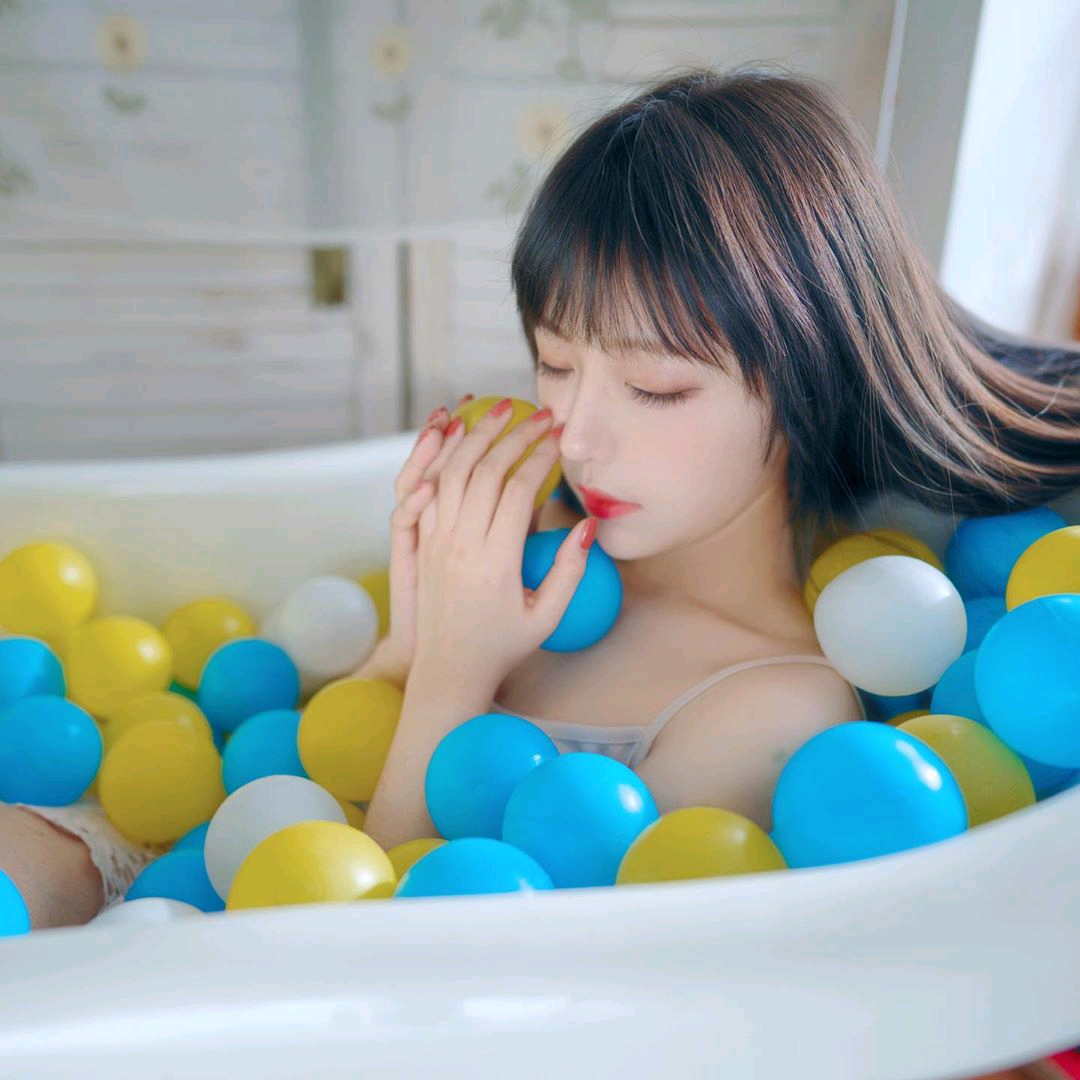 shika小鹿鹿回眸一笑百媚生肤白貌美小coser
