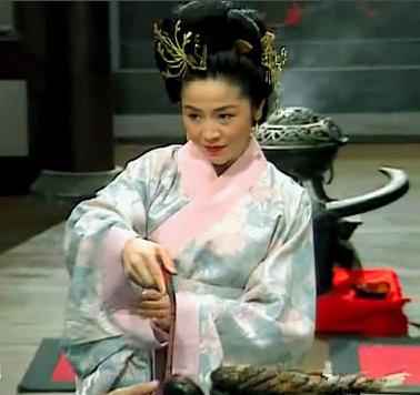 94版《三国演义》美女集锦,十五个角色分三档,两位世纪女神