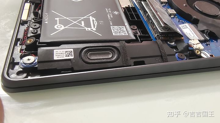 r7000在原来的pm981a,sn730,海力士的pc611之后把这个镁光2300也加入