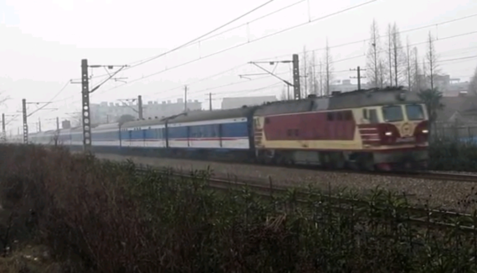 df4d 3061牵引Т102次客车沪昆线运行