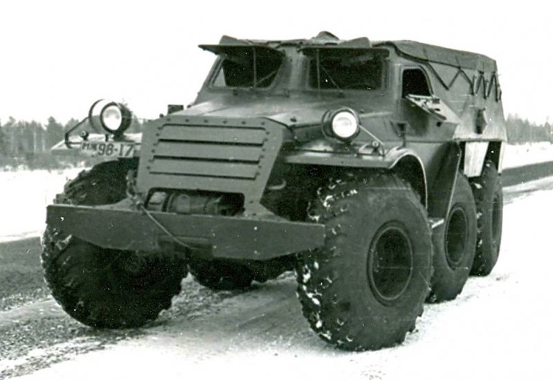 1957年,在btr-152装甲车底盘上进行改进的btr-e152v全地形车,可搭载14