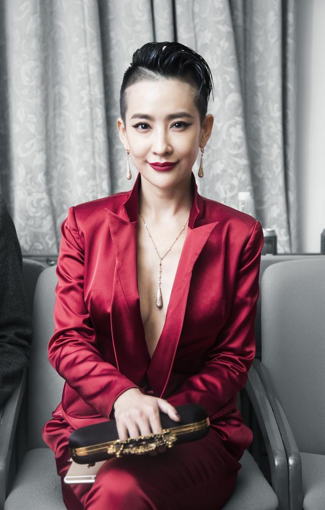 女星寸头短发造型谁最帅气?袁立第八,范晓萱第二,第一