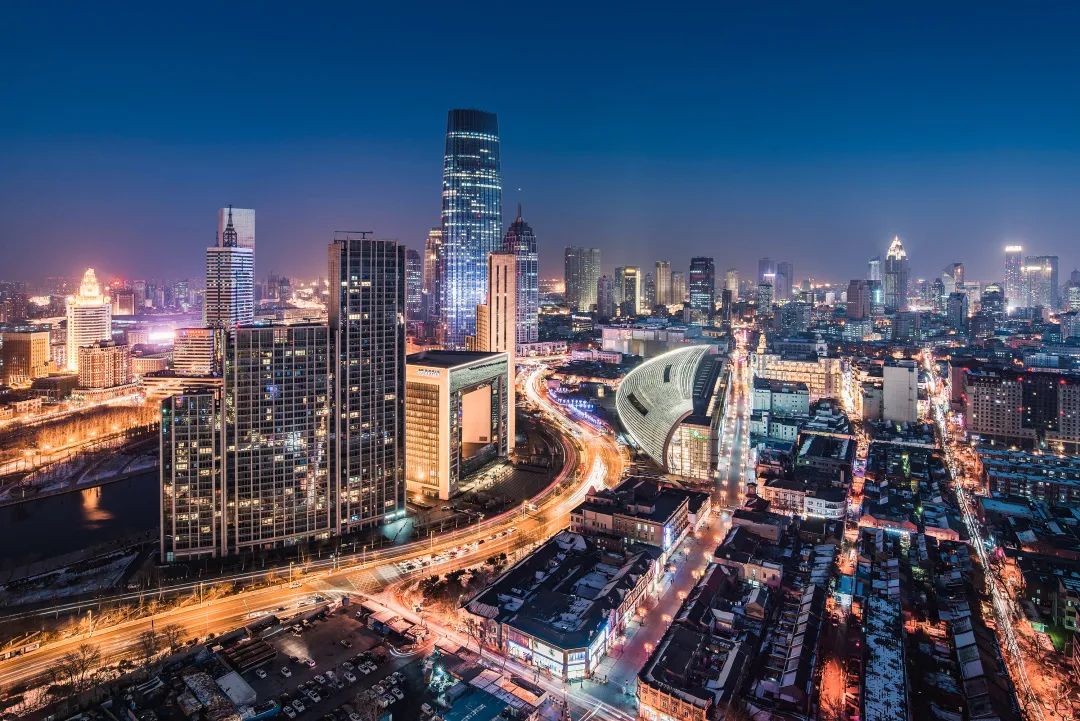 天津瑞吉金融街酒店 毗邻风景如画的海河 邻近天津火车东站 从酒店所