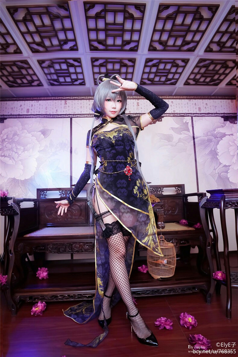 可爱萌妹子洛天依金丝雀cosplay