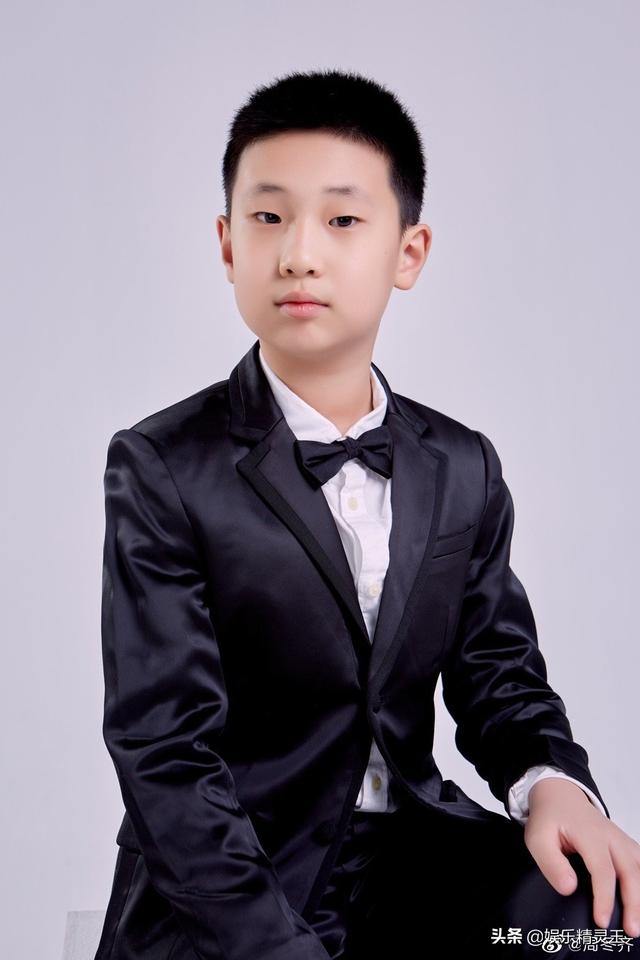 林大竣长大啦!周冬齐晒儿子九宫格,网友赞比林永健帅多了