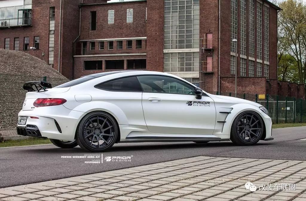 prior design改装奔驰c63 amg coupe,一套宽体燃爆一条街!