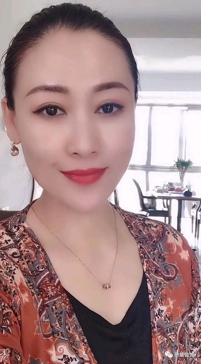 气质少妇三十三本文禁止转载或摘编 丝袜 性感 熟女 高跟鞋 少妇 阿姨