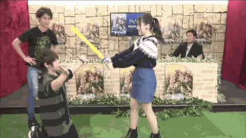 在这部番剧的衍生活动里,她终于跟松冈先生有了正儿八经的对话.