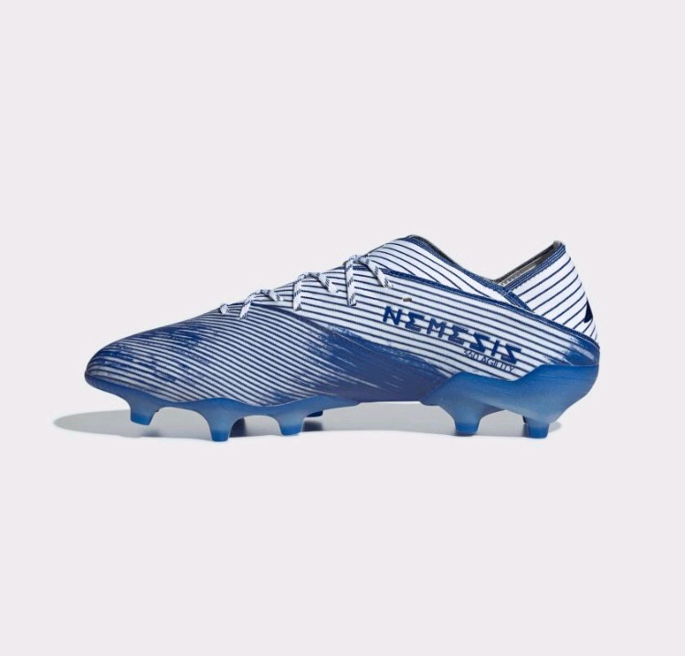 但同时梅西上脚了嫩妹子(nemeziz)的新配色球鞋,放图!
