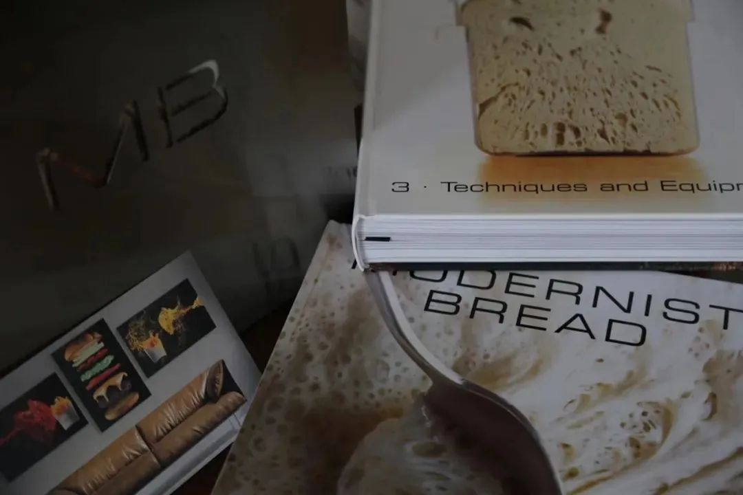 o《modernist bread》,hhuie 拍摄