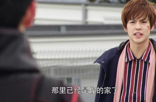 假面骑士:月读信任庄吾和盖茨信任庄吾是不一样的,盖茨是发自内心的.