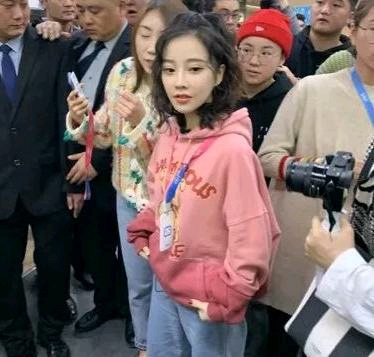 冯提莫身高居然上微博热搜第一