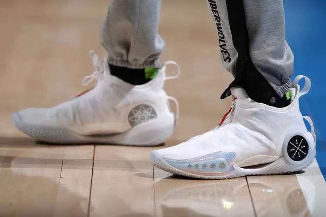 nba球员上脚锡安穿aj35黑红李宁和匹克的球鞋都有