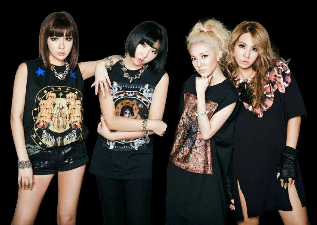 2ne1 2009年出道 4位成员 朴春 孔敏智 李彩麟(cl),朴山多拉(dara)