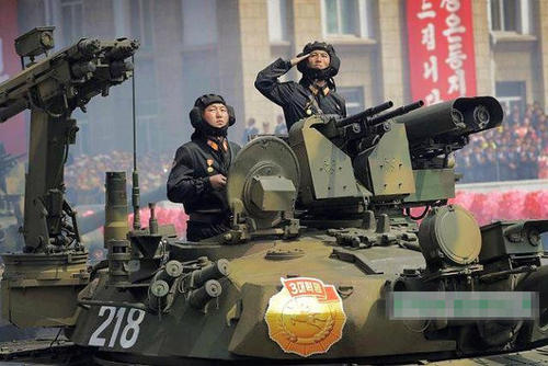 "先军-915"坦克火力猛:装备125mm主炮,防空导弹或反坦克导弹