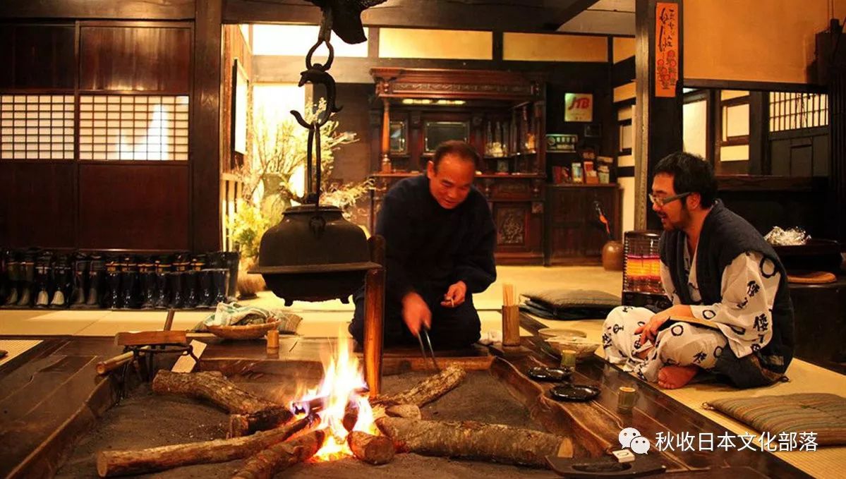 地炉「いろり」 在日本古旧的农村,有些人家还保留有地炉这种东西.