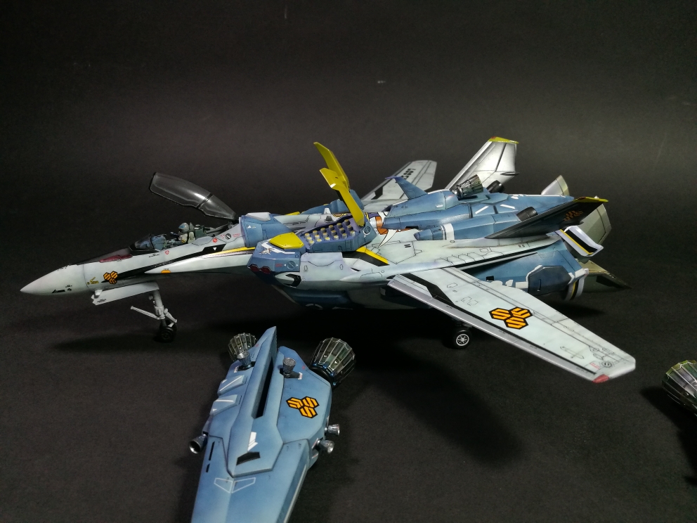 长谷川1/72超时空要塞vf-25s