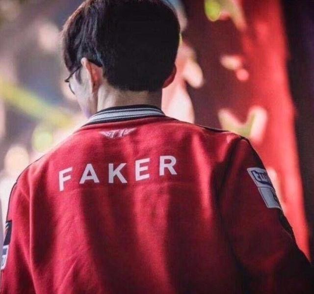 faker出道2000天的日子,skt却无缘s8,李哥都要哭了