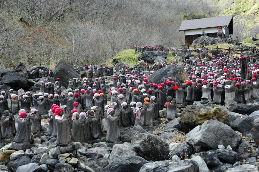 那须野当地供奉的地藏菩萨像,相传是以杀生石碎片雕琢而成