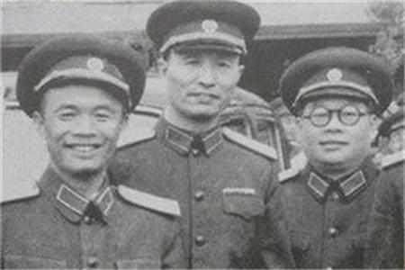 亮剑中的丁伟授少将军衔低了这位老将军是真正的被低授